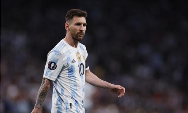 赏画怡情丨“人马“双个展，少年笔触中的动态平衡与色彩觉醒